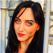 Diplomata al conservatorio impartisce lezioni di clarinetto e clarinetto basso